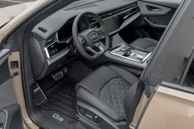 Audi Q8 view 11