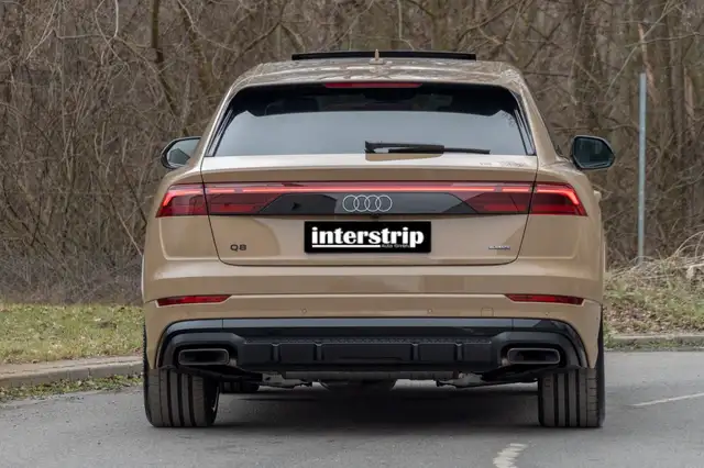 Audi Q8 view 5