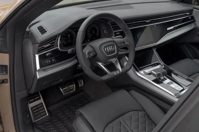 Audi Q8 view 12
