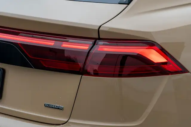 Audi Q8 view 7