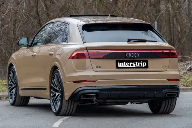 Audi Q8 view 4