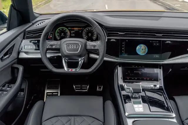 Audi Q8 view 13
