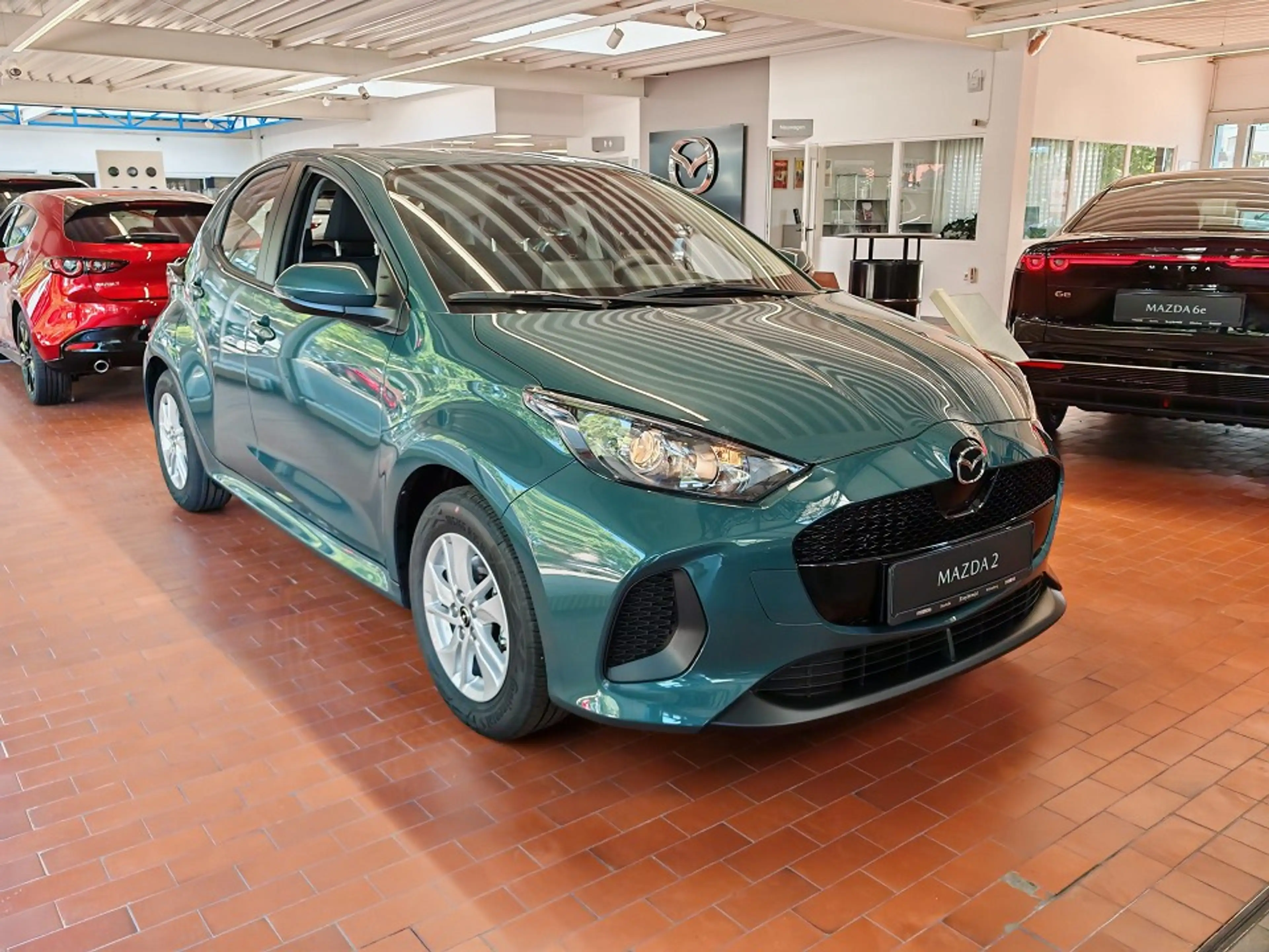 Mazda 2 Hybrid 1.5L Hybrid VVT-i 116 — photo 3
