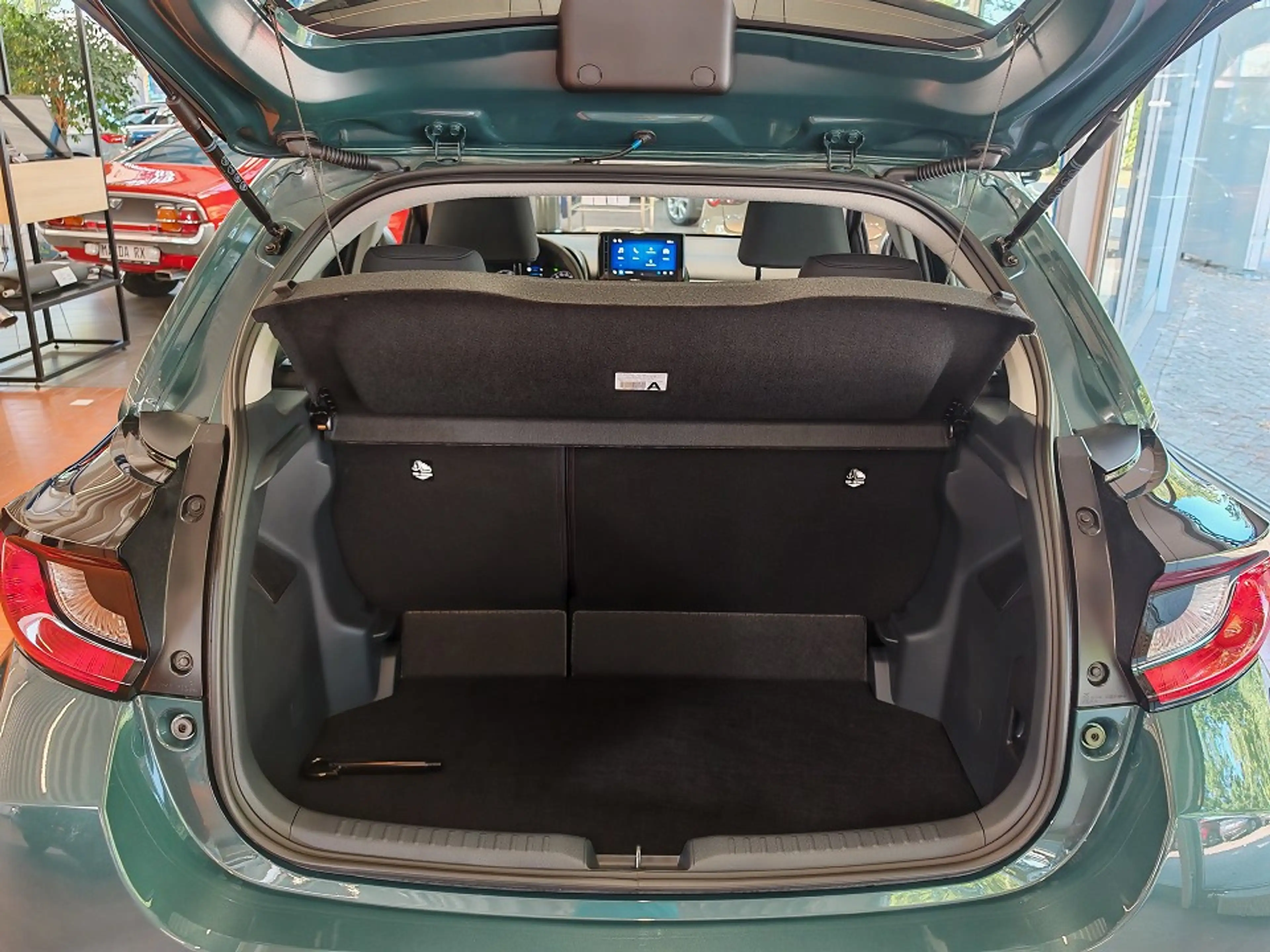 Mazda 2 Hybrid 1.5L Hybrid VVT-i 116 — photo 9