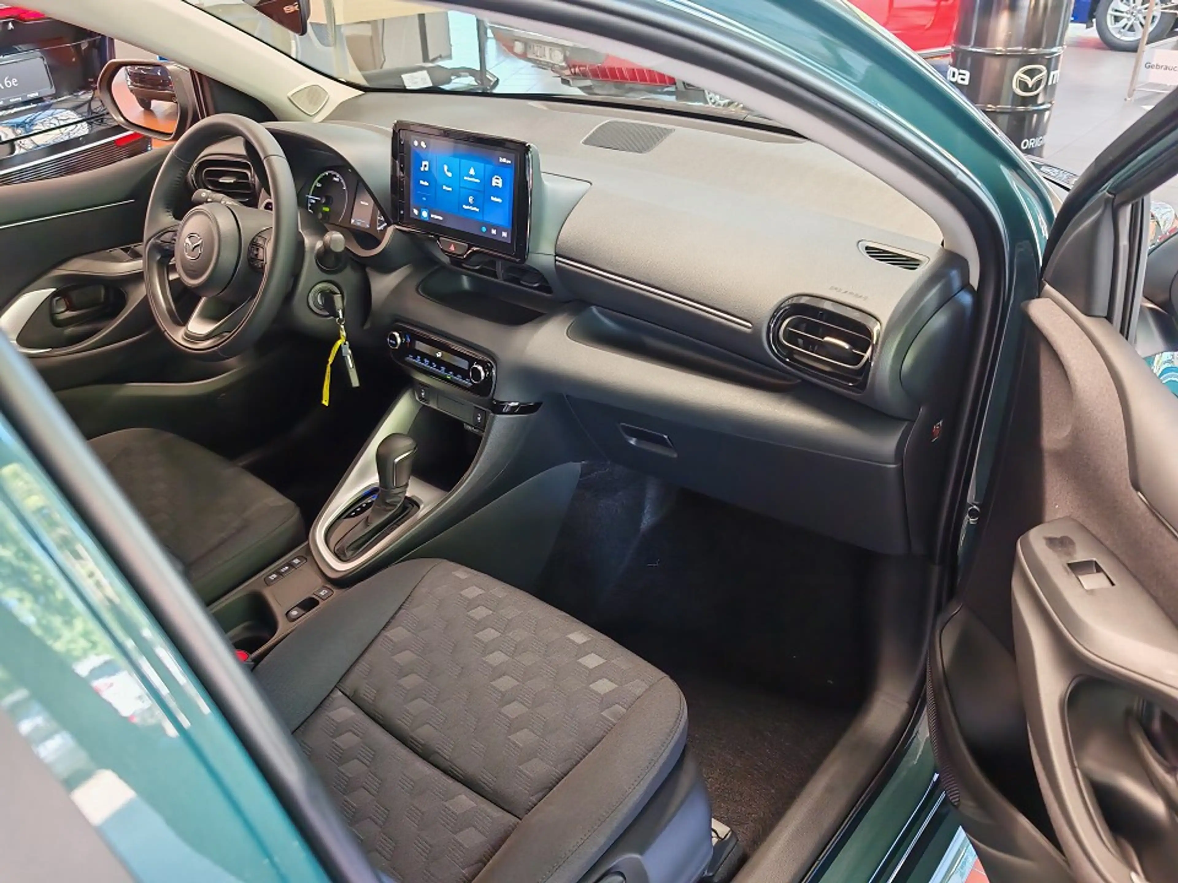 Mazda 2 Hybrid 1.5L Hybrid VVT-i 116 — photo 4