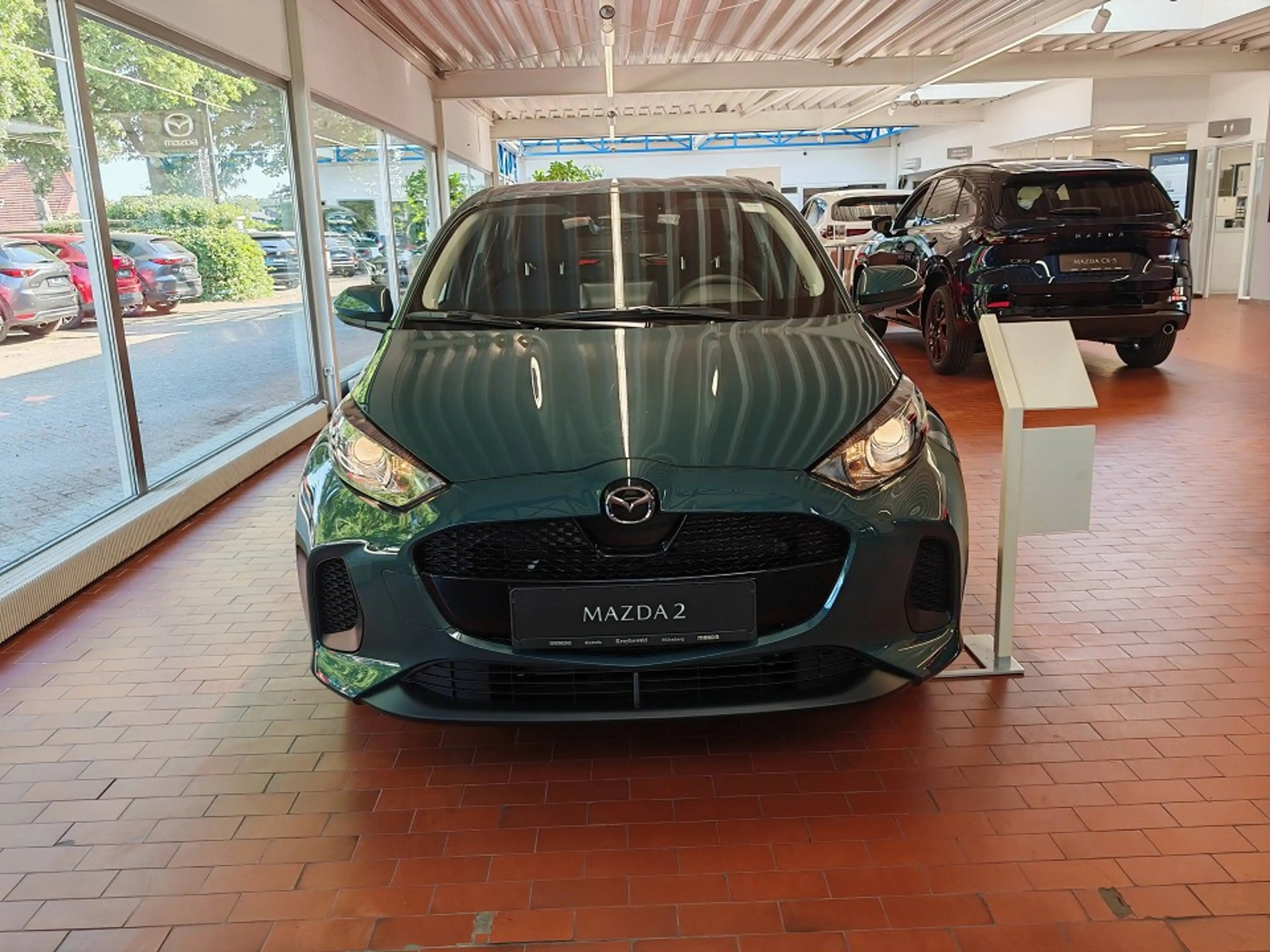 Mazda 2 Hybrid 1.5L Hybrid VVT-i 116 — photo 2
