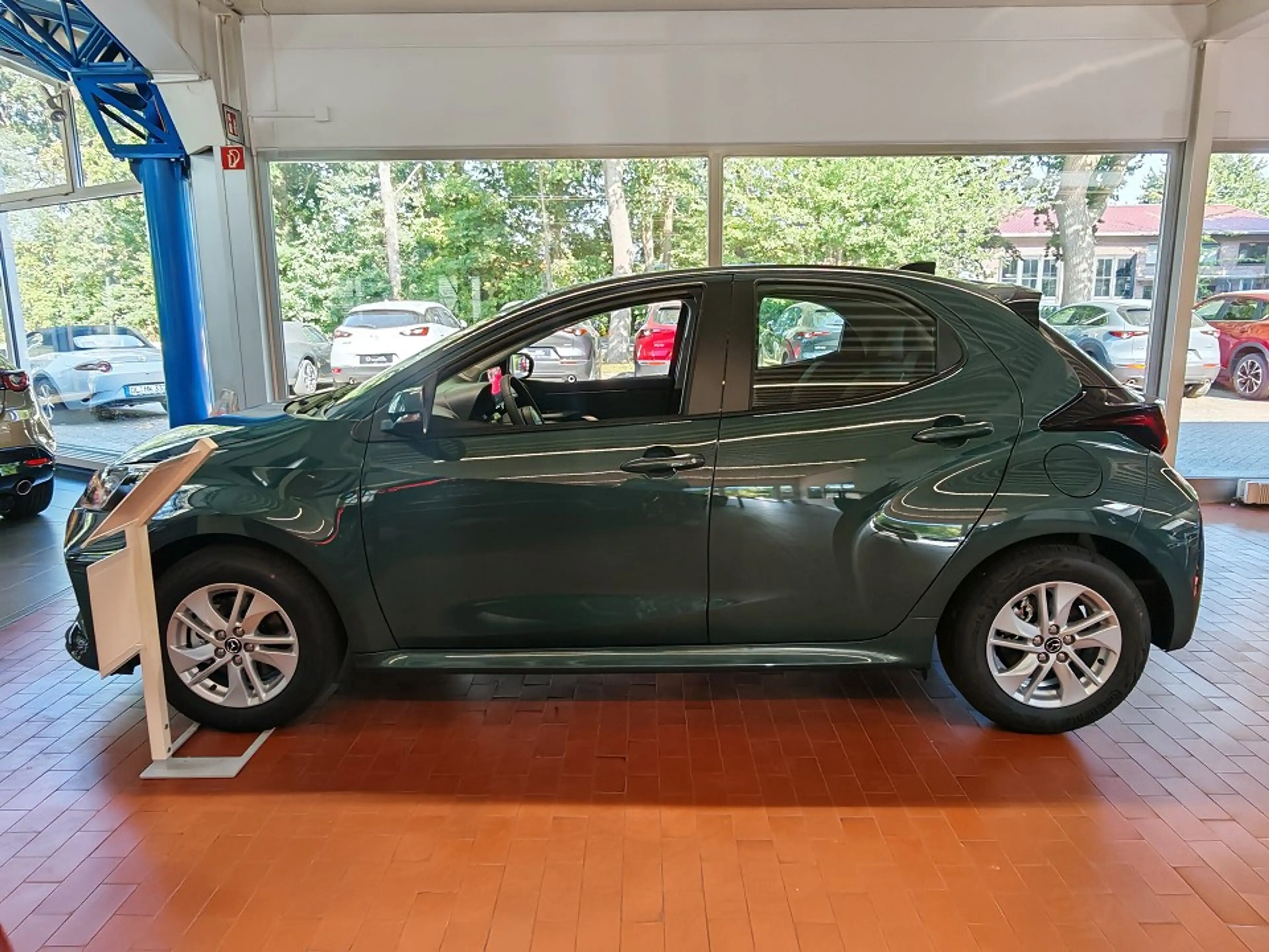 Mazda 2 Hybrid 1.5L Hybrid VVT-i 116 — photo 12