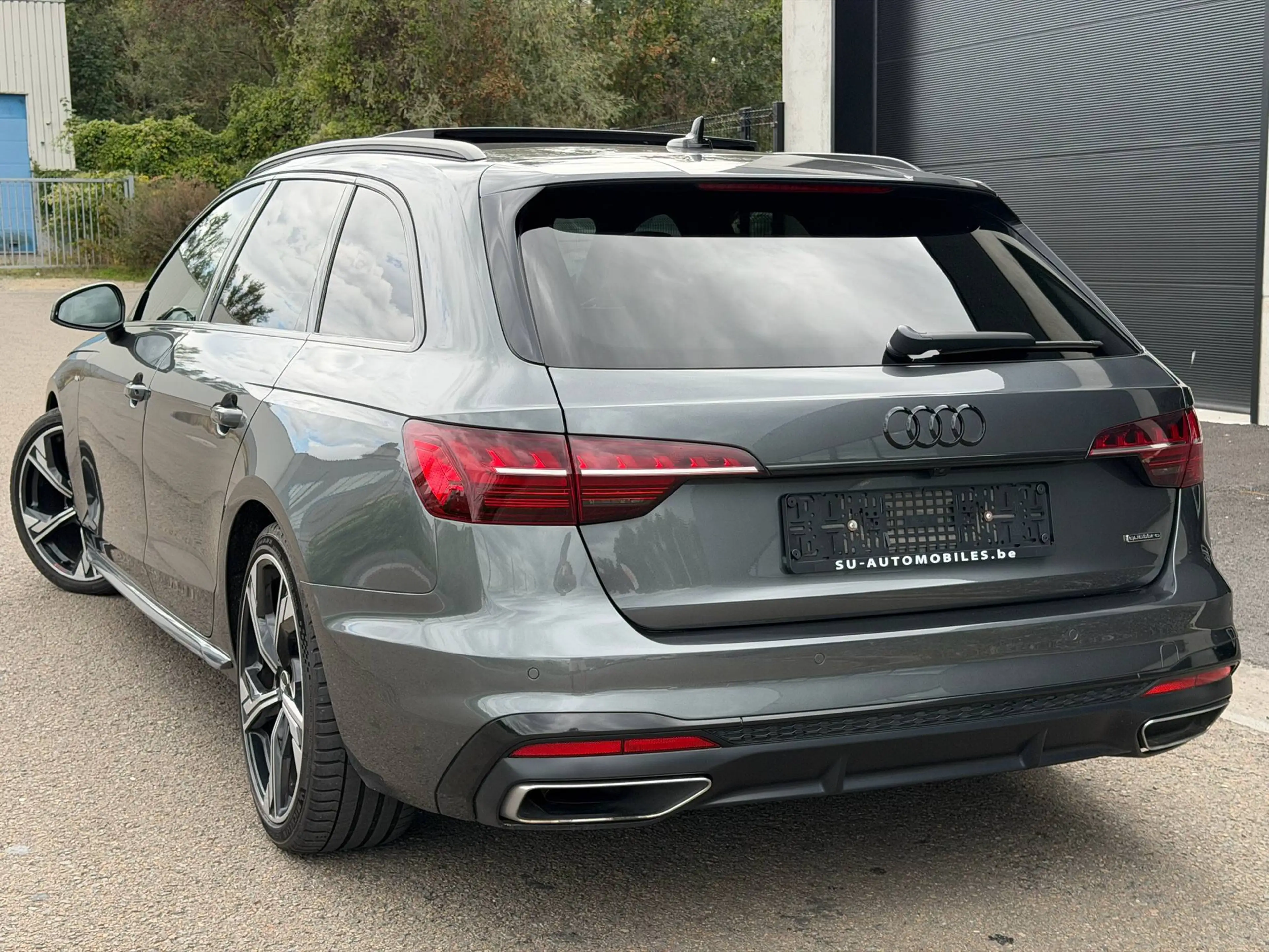Audi A4 35 TDi S-Line-AUTO. FULL OPTIONS - Black Pack/Carbone/Pano/Matrix/Cockpit — photo 4