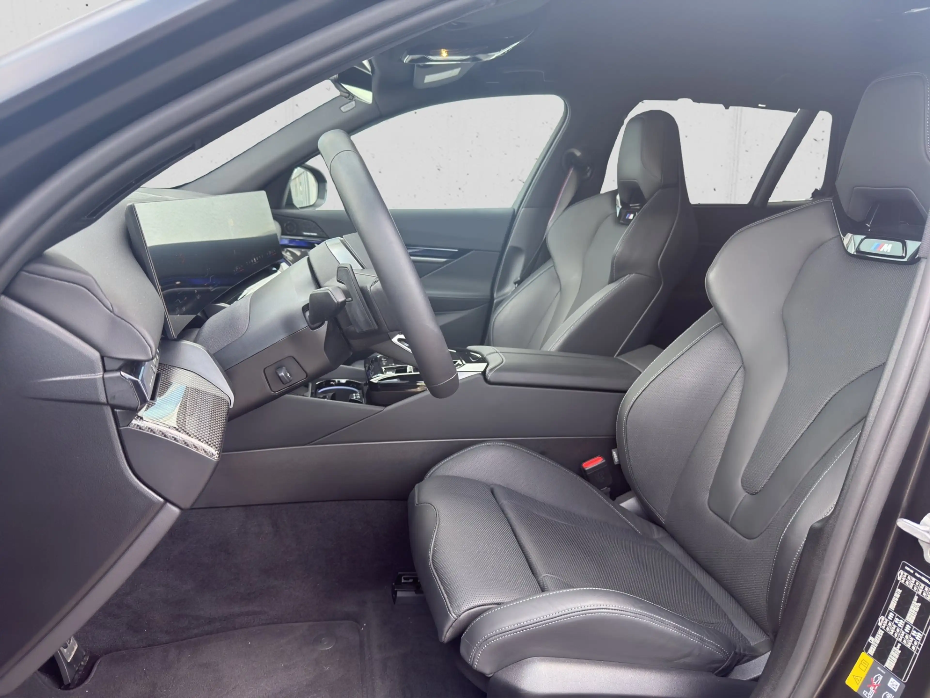 BMW 550 e xDrive — photo 8