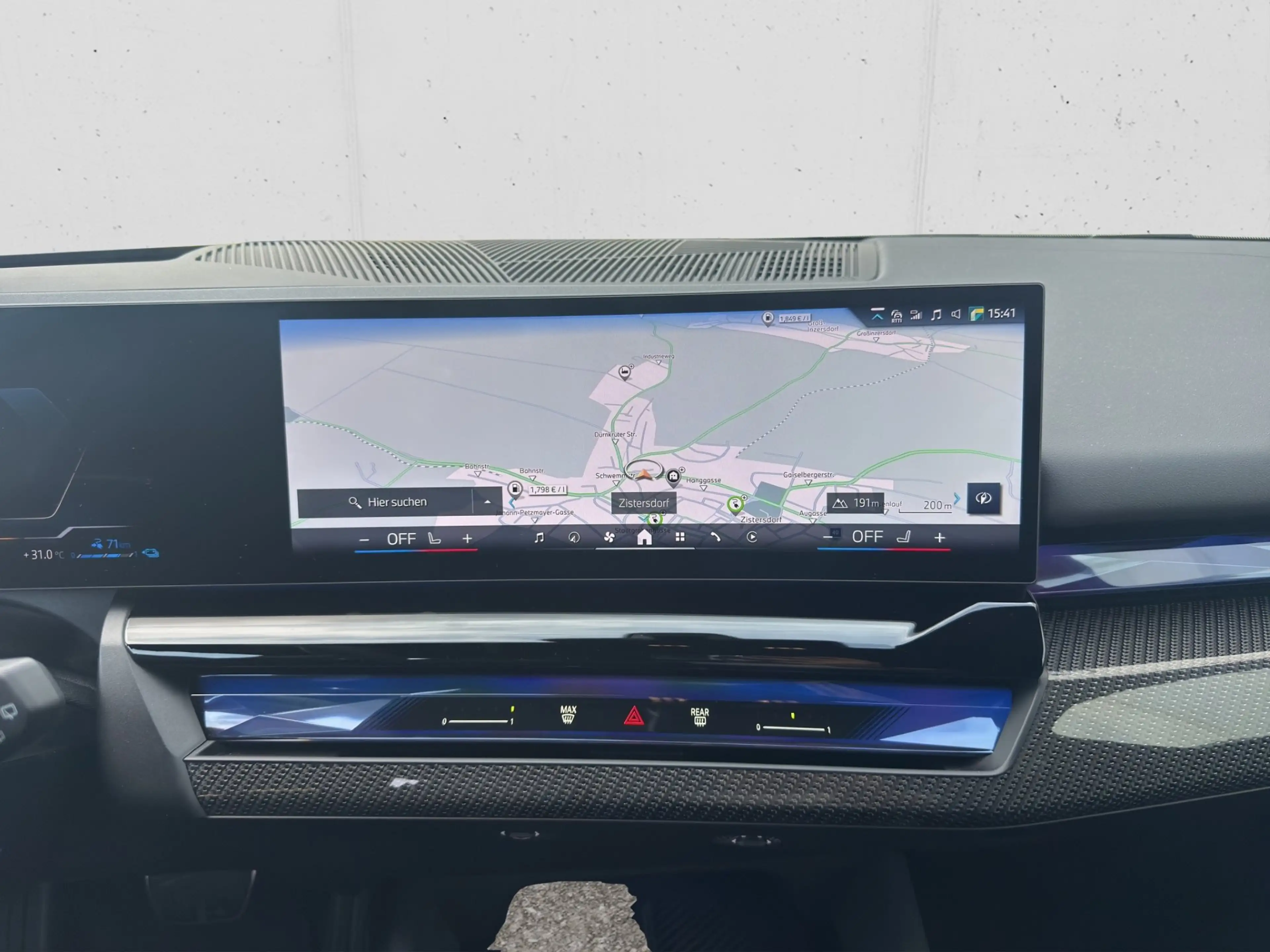 BMW 550 e xDrive — photo 13