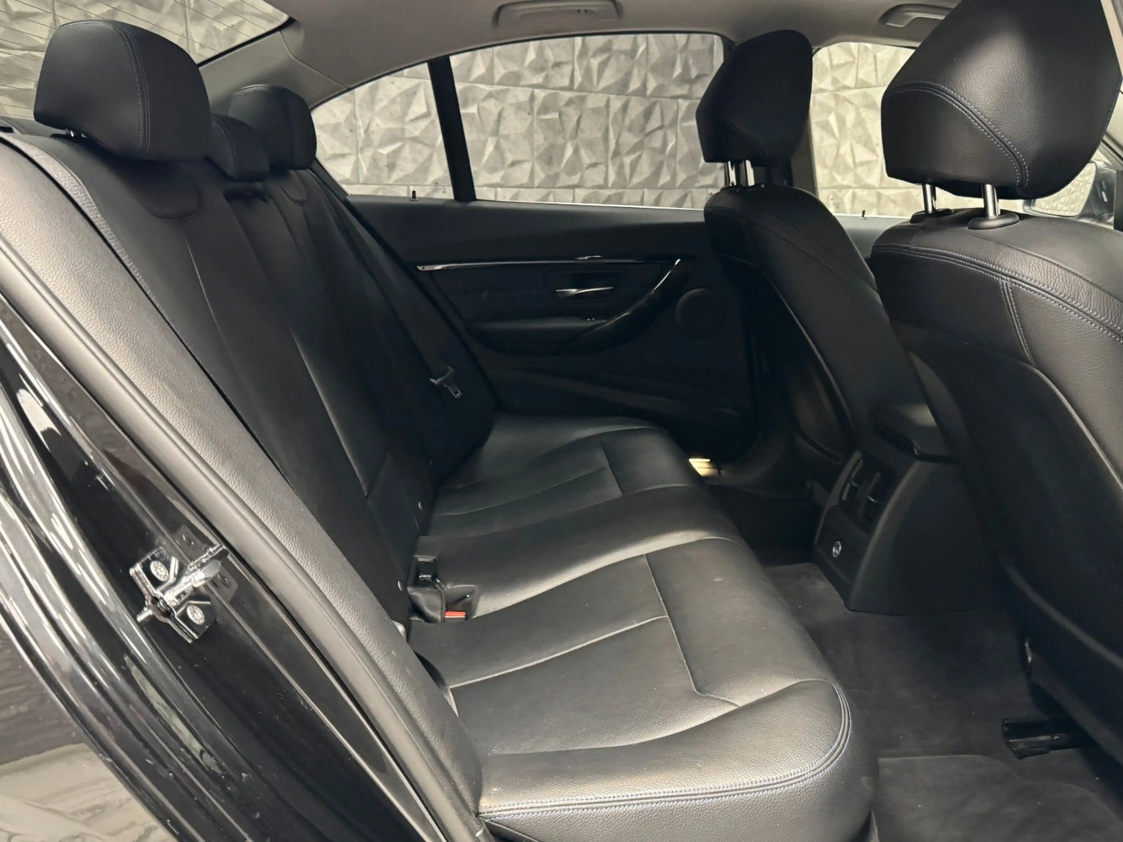 BMW 335 i M-Paket Akrapovic — photo 14