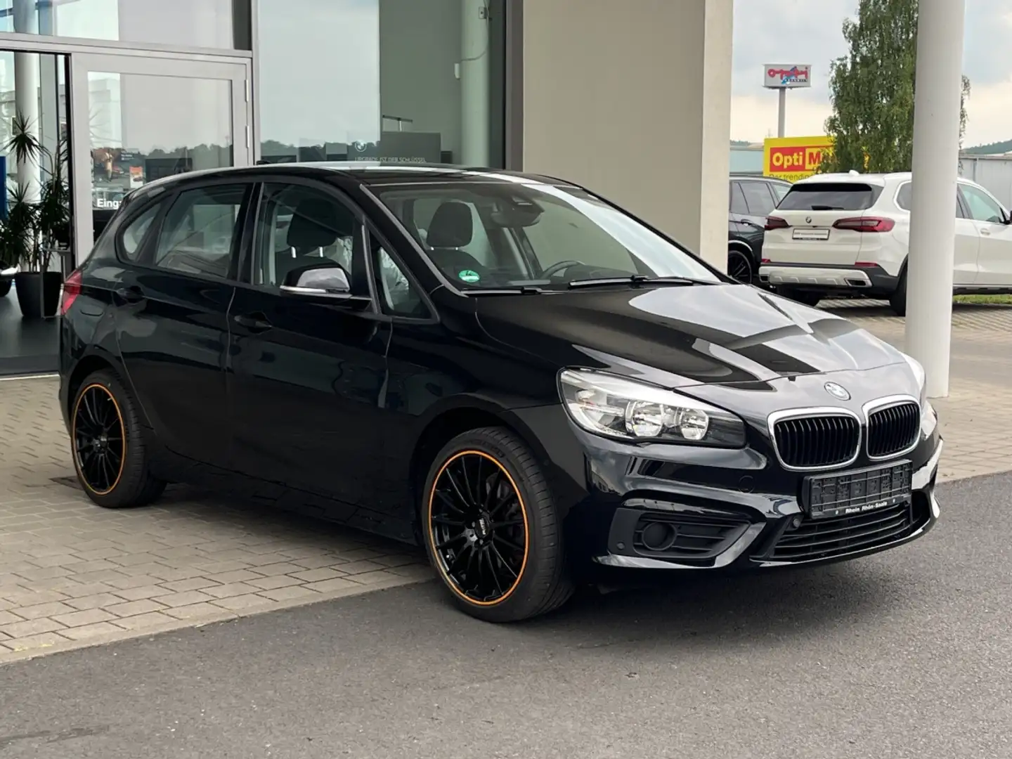 BMW 220 i Active Tourer Navi.AHK.ParkA.PDC.SH.LM-Felg Zwart - 2