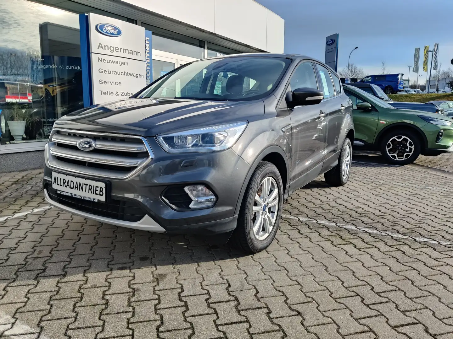 Ford Kuga Titanium Grau - 1