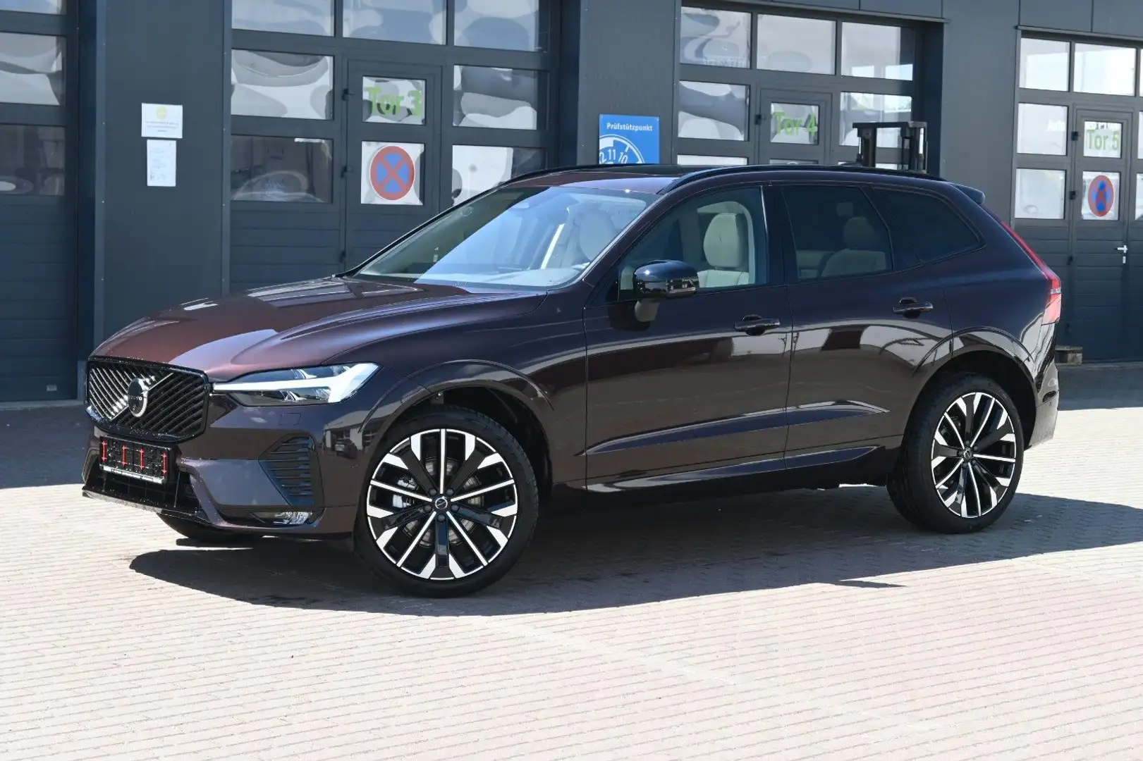 Volvo XC60 B5 B AWD Plus Dark*FSHZG*PANO*360°*ACC Rot - 1