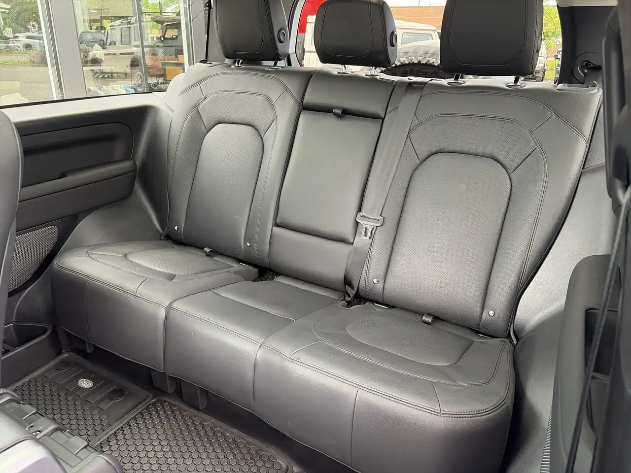 Land Rover Defender photo Land Rover Defender