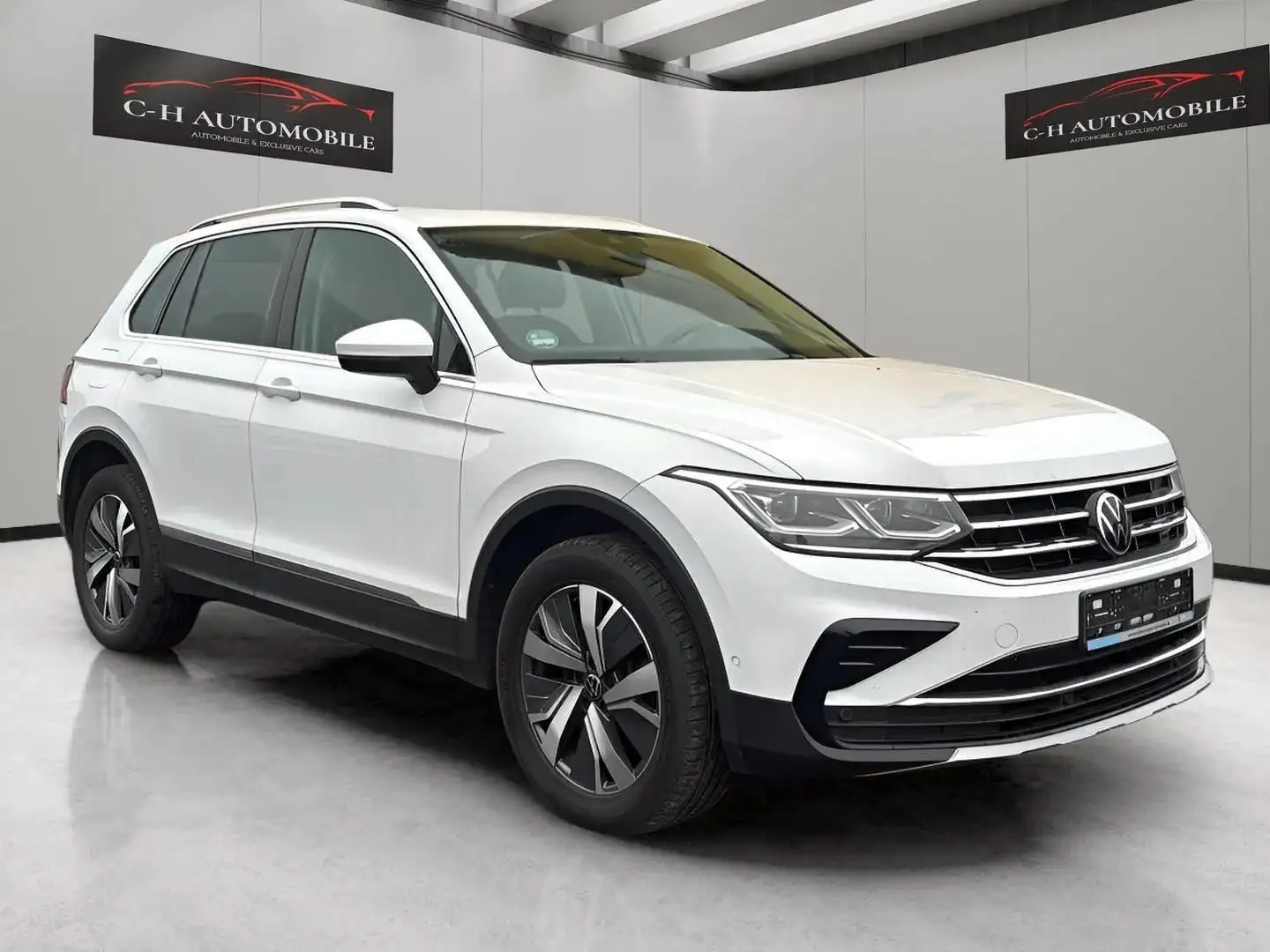 Volkswagen Tiguan Elegance eHybrid Pano*Matrix*Virtual Weiß - 1