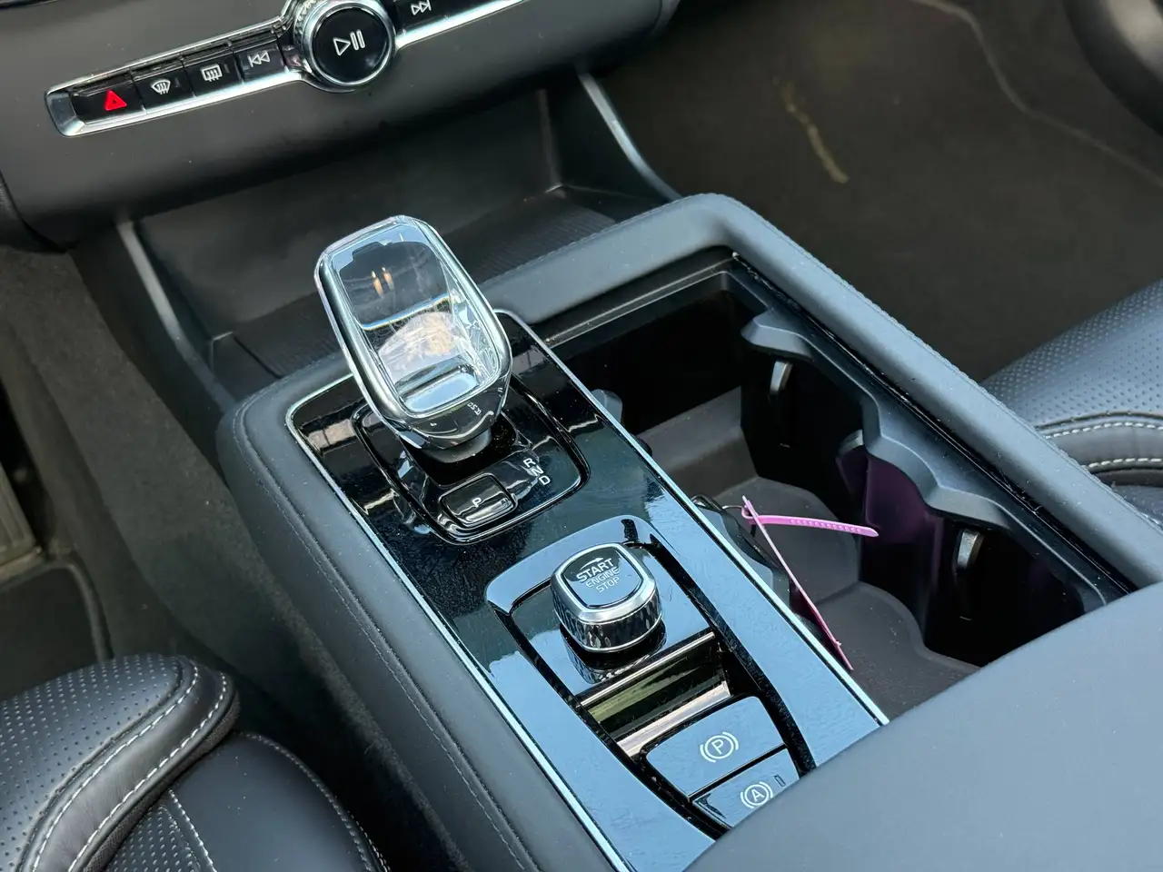 Volvo XC90 T8 DARK Inscription 7pl. *HUD*Pano*360*SeatCool*H&K*, миниатюра 27