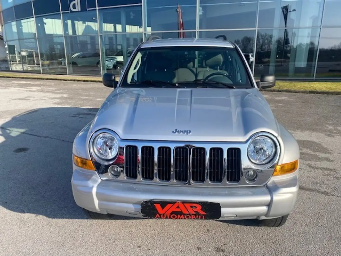 Jeep Cherokee 2.8 CRD Silber - 2