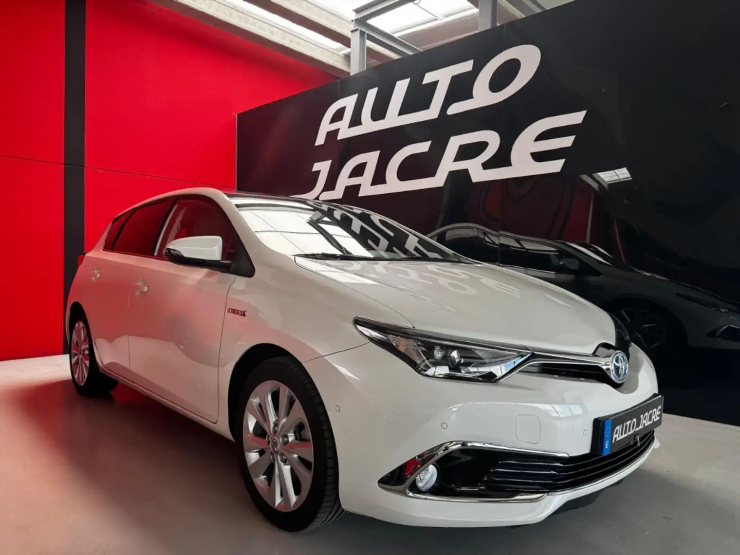 Toyota Auris Touring Sports hybrid 140H Feel! Blanc - 1