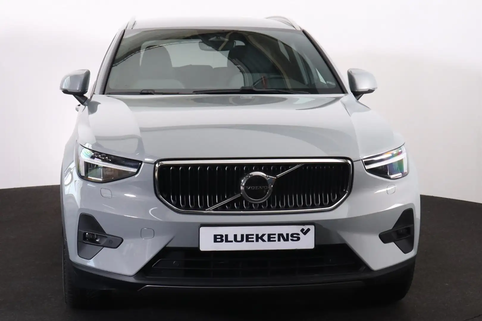 Volvo XC40 B4 Core - IntelliSafe Assist & Surround - Parkeerc Grijs - 2