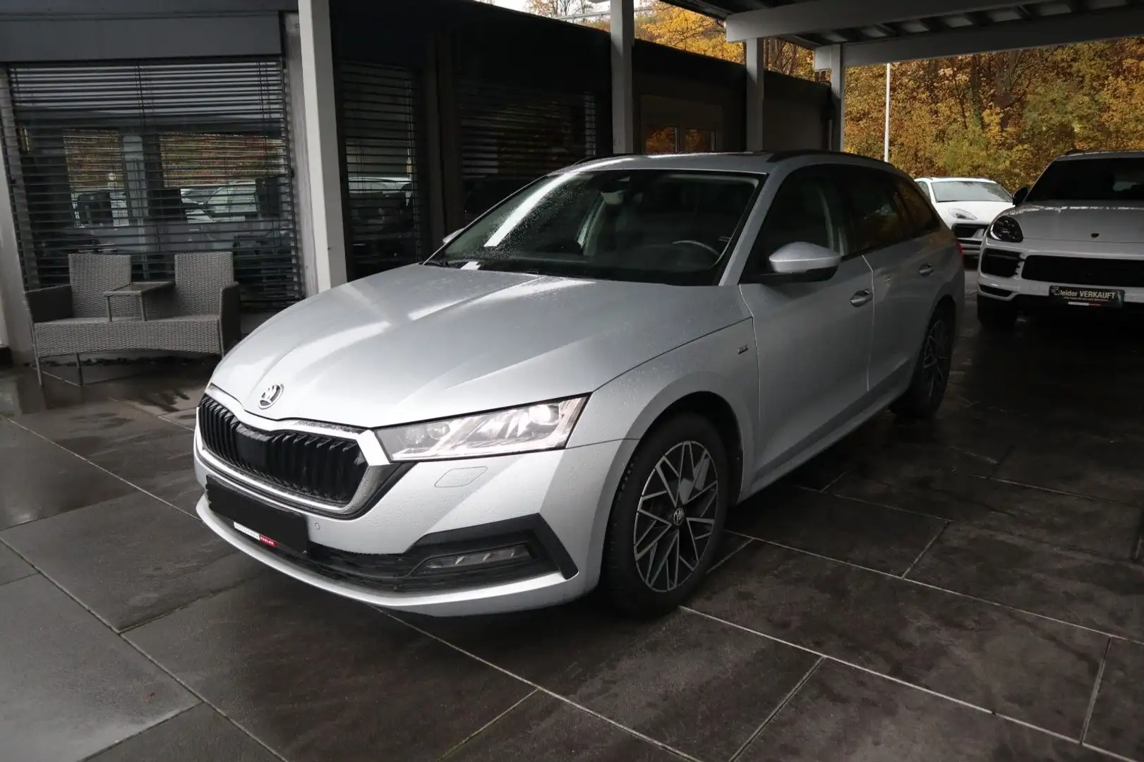 Skoda Octavia 2.0 TDI Combi Clever*Pano*StandHz*Kamera Zilver - 1