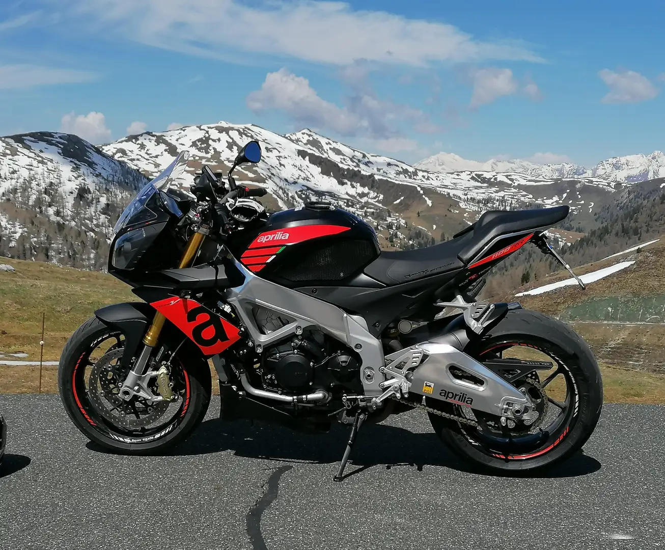 Aprilia Tuono V4 R APRC ABS Schwarz - 1