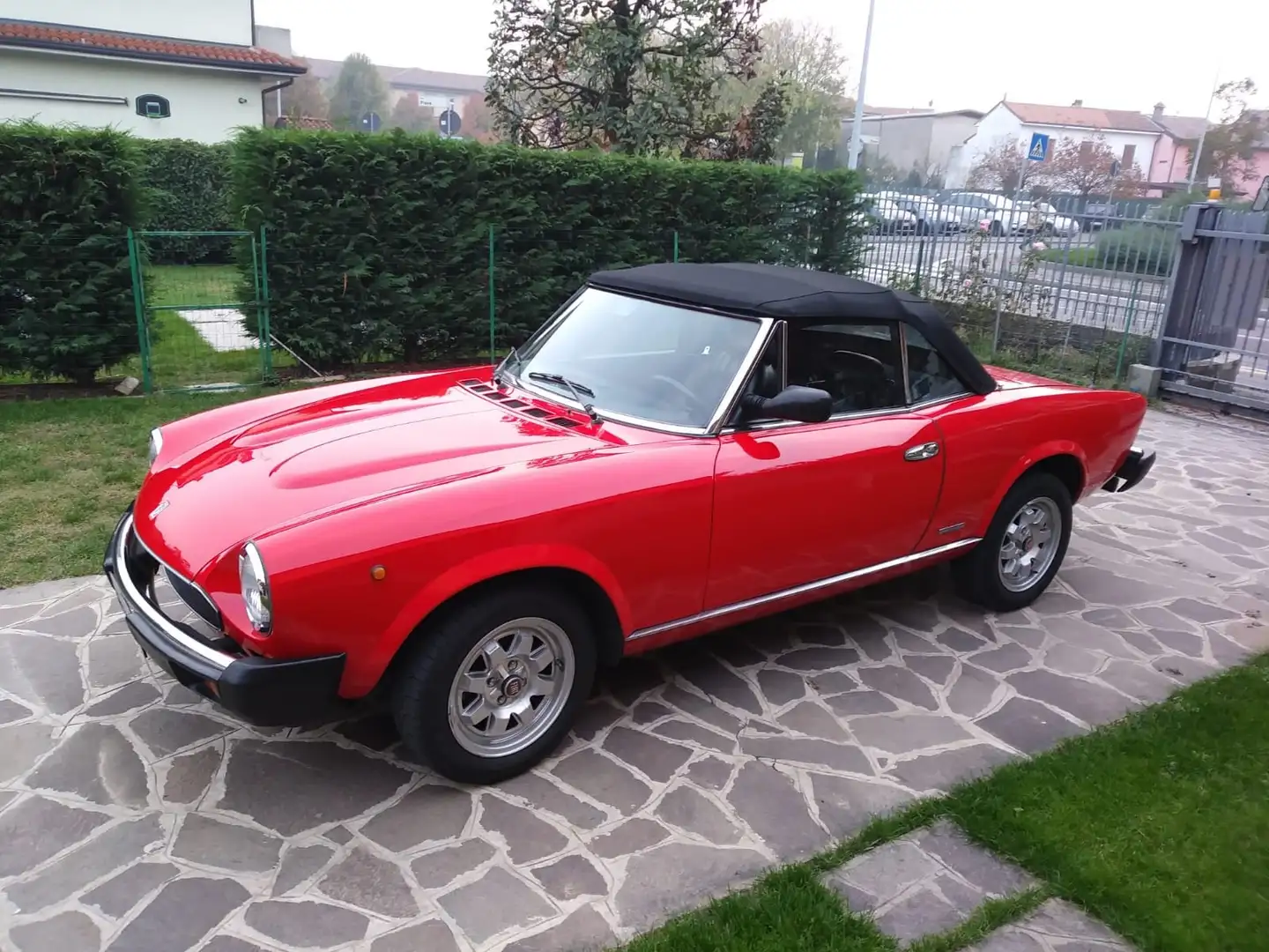 Fiat 124 Spider Cabrio spider Pininfarina Rosso - 1