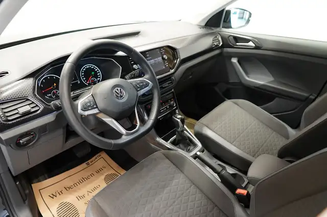 Volkswagen T-Cross view 13