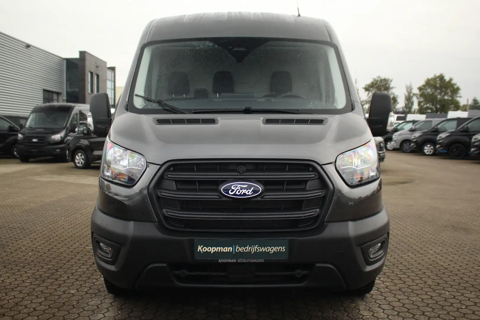 Ford Transit 350 2.0TDCI 165pk L2H2 Trend | Automaat | 2800kg t Grijs - 2