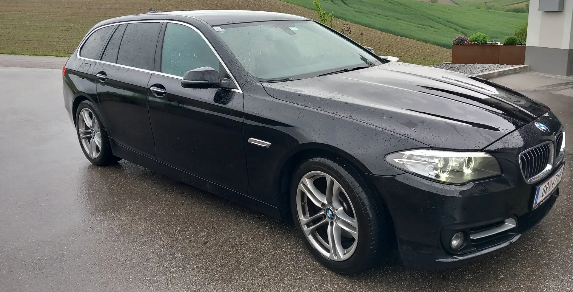BMW 520 d Touring Aut. Schwarz - 2