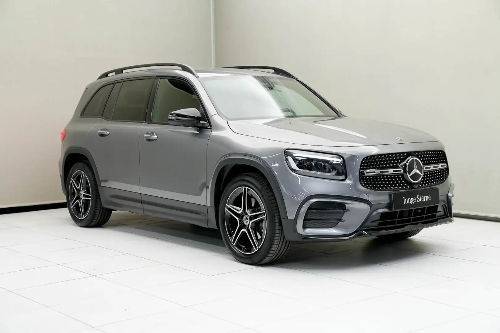 Mercedes-Benz GLB 200 d 4MATIC Österreich-Edition AMG Line Grau - 2