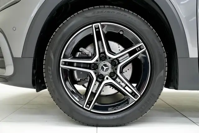 Mercedes-Benz GLB 200 d 4MATIC Österreich-Edition AMG Line Ansicht 4