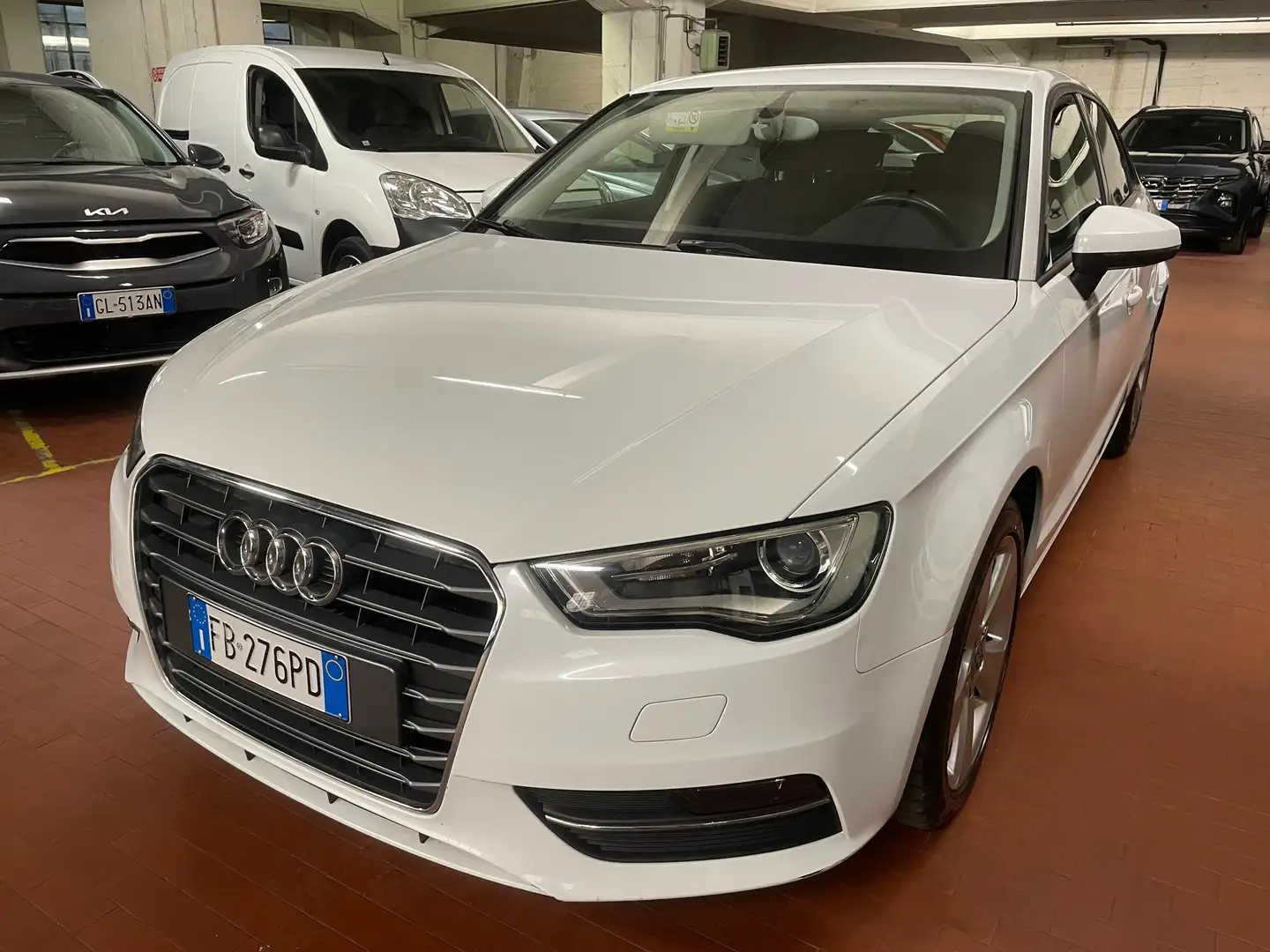 Audi A3 1.6 tdi Business 110cv E6 Blanc - 1