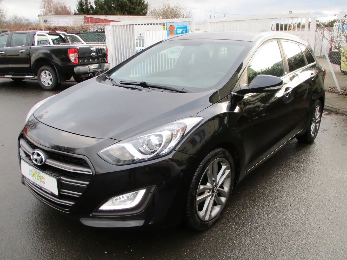 Hyundai i30 cw Passion*Unfallfrei*1.Hand*mit Steuerkette Schwarz - 1