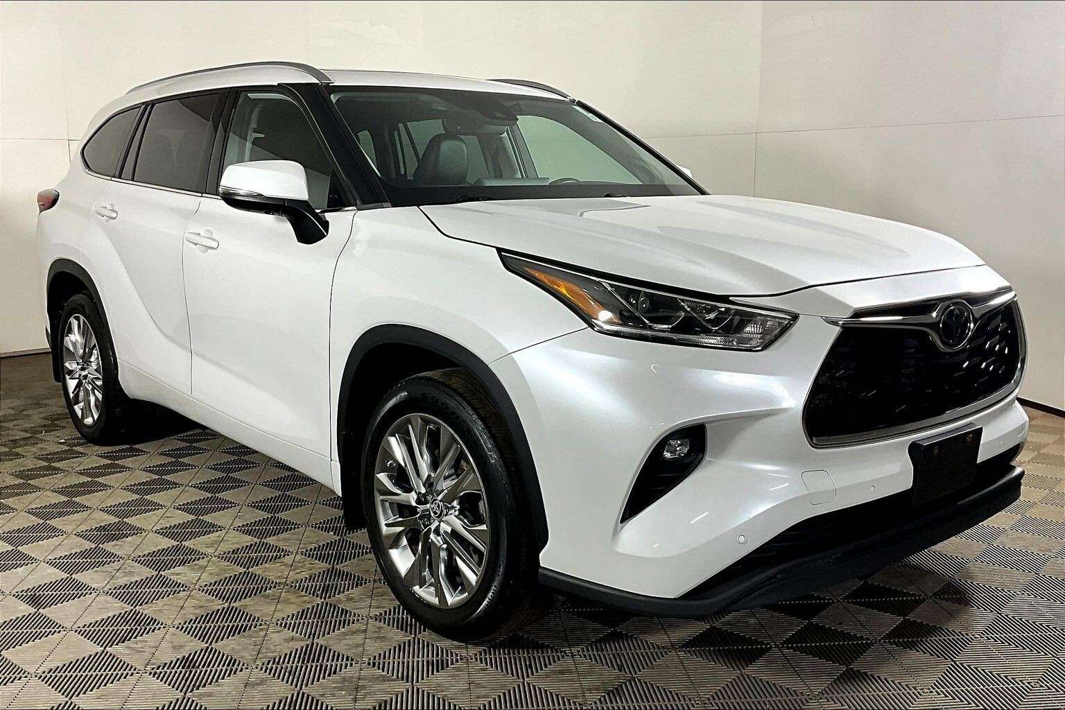 used 2023 Toyota Highlander car, priced at $44,998