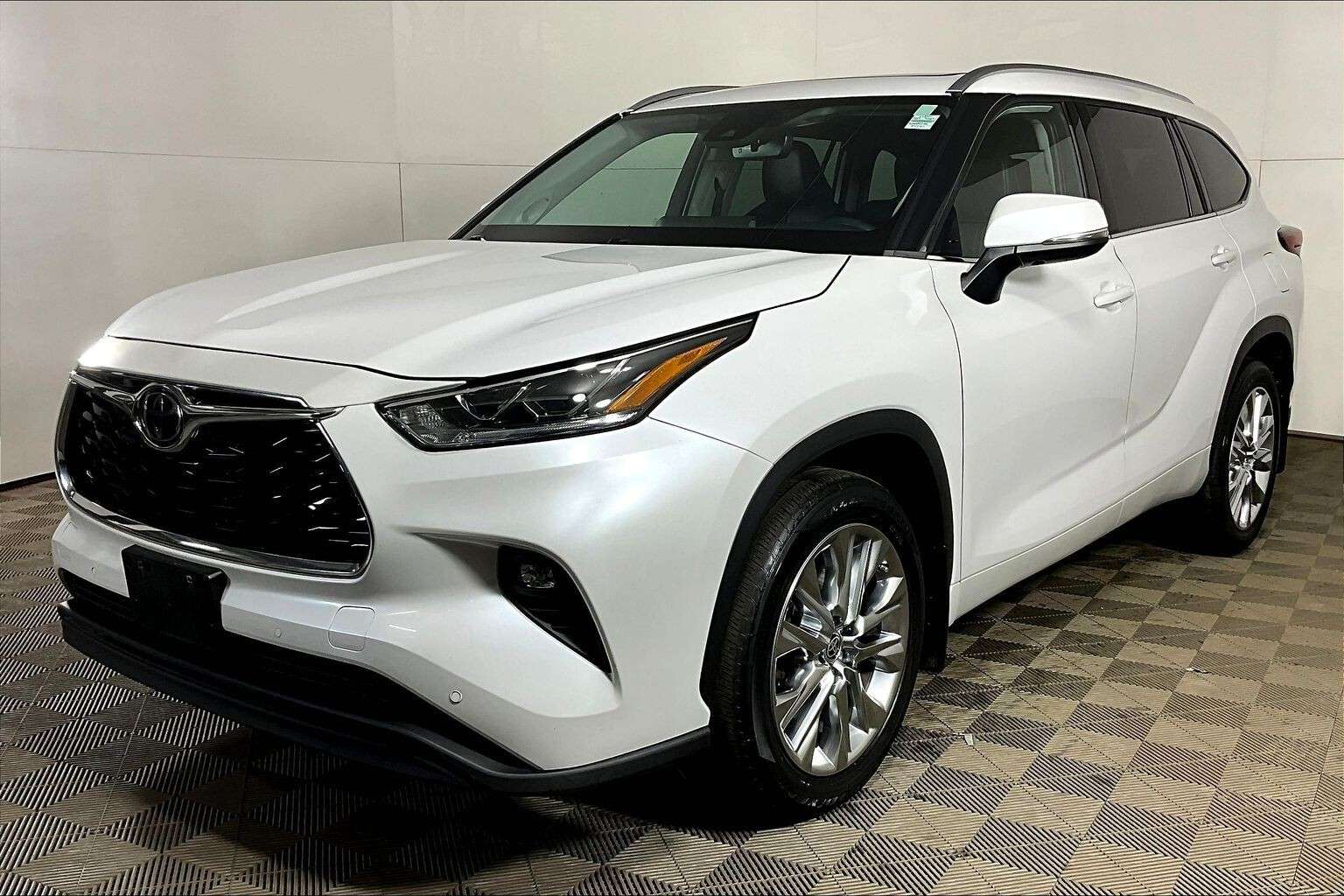 used 2023 Toyota Highlander car, priced at $44,998