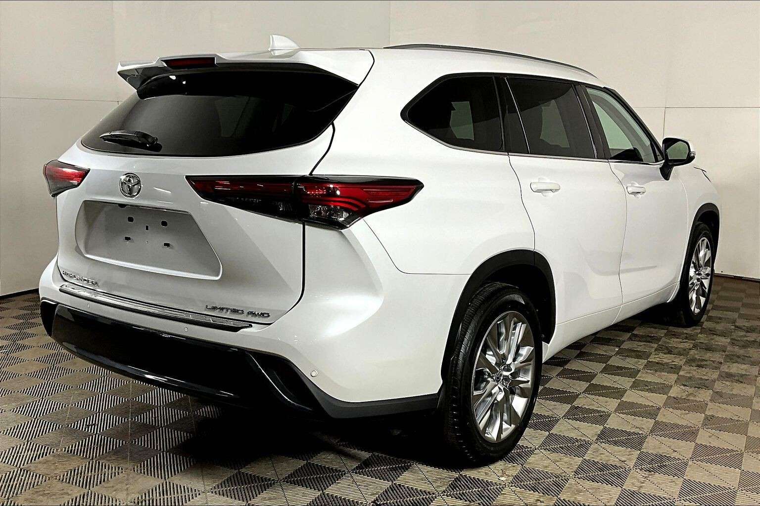 used 2023 Toyota Highlander car, priced at $44,998