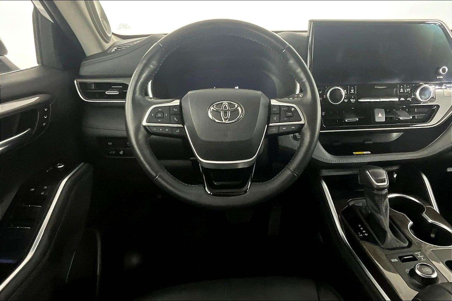 used 2023 Toyota Highlander car, priced at $44,998
