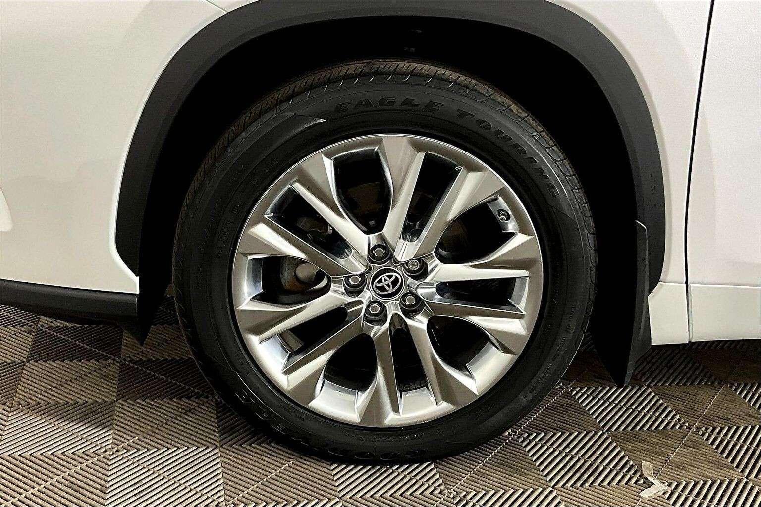 used 2023 Toyota Highlander car, priced at $44,998