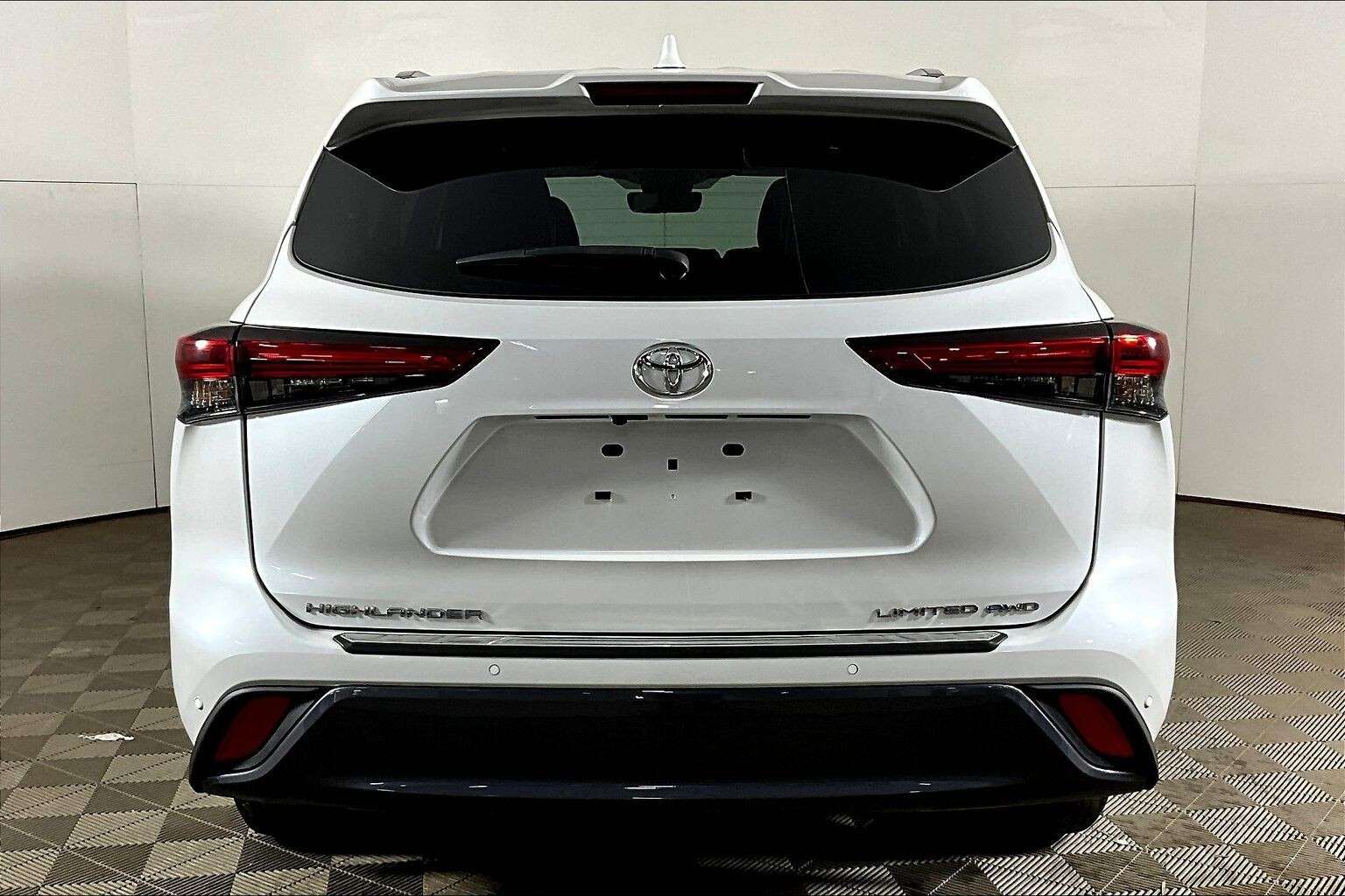 used 2023 Toyota Highlander car, priced at $44,998