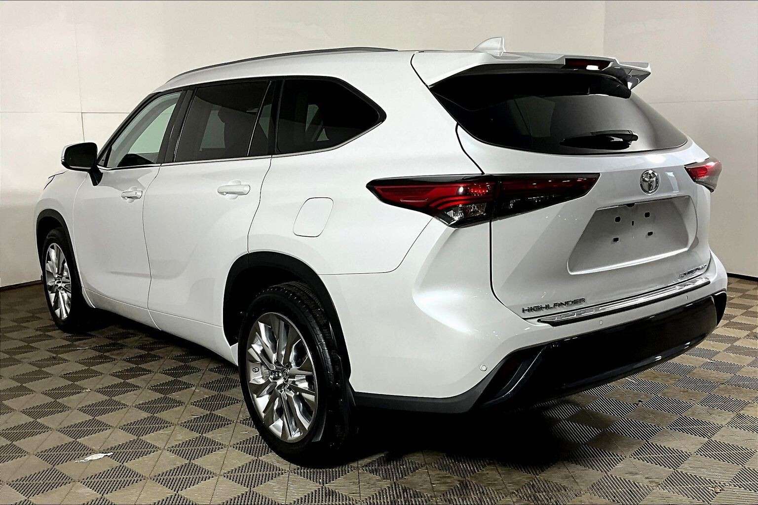 used 2023 Toyota Highlander car, priced at $44,998