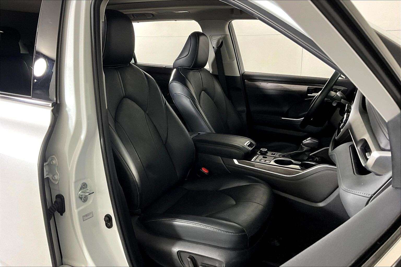 used 2023 Toyota Highlander car, priced at $44,998