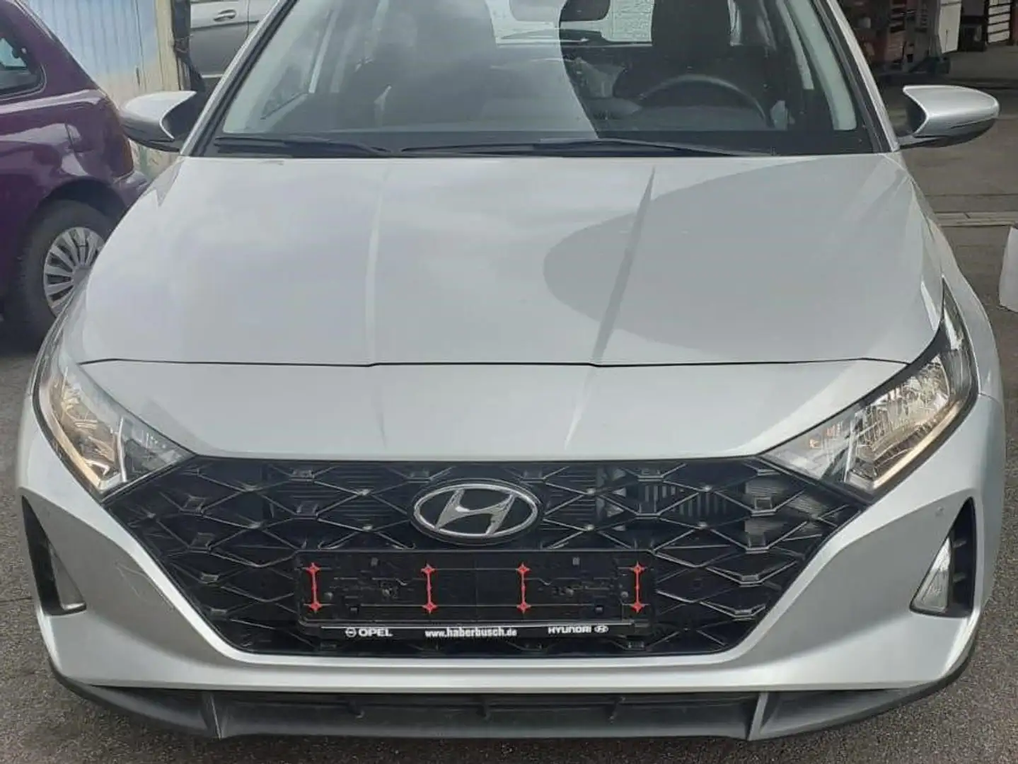 Hyundai i20 1.0 T-GDI 48V-Hybrid DCT Trend aus 1. hand srebrna - 2