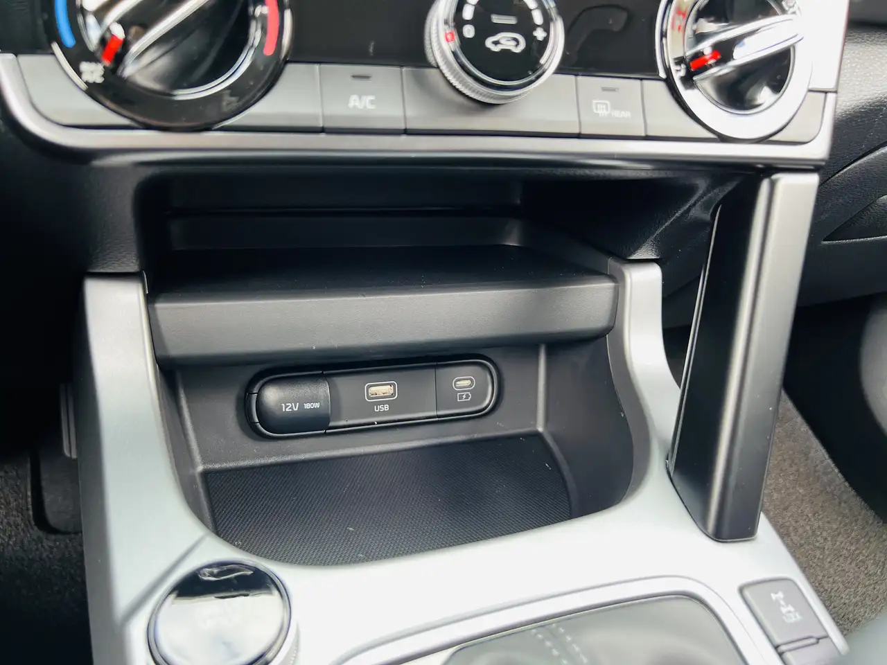 Kia Seltos снимка Kia Seltos