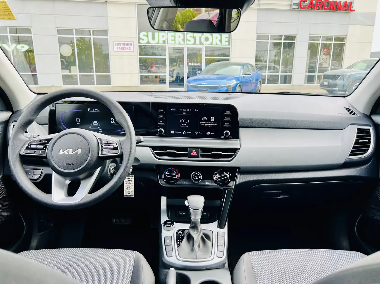 Kia Seltos снимка Kia Seltos