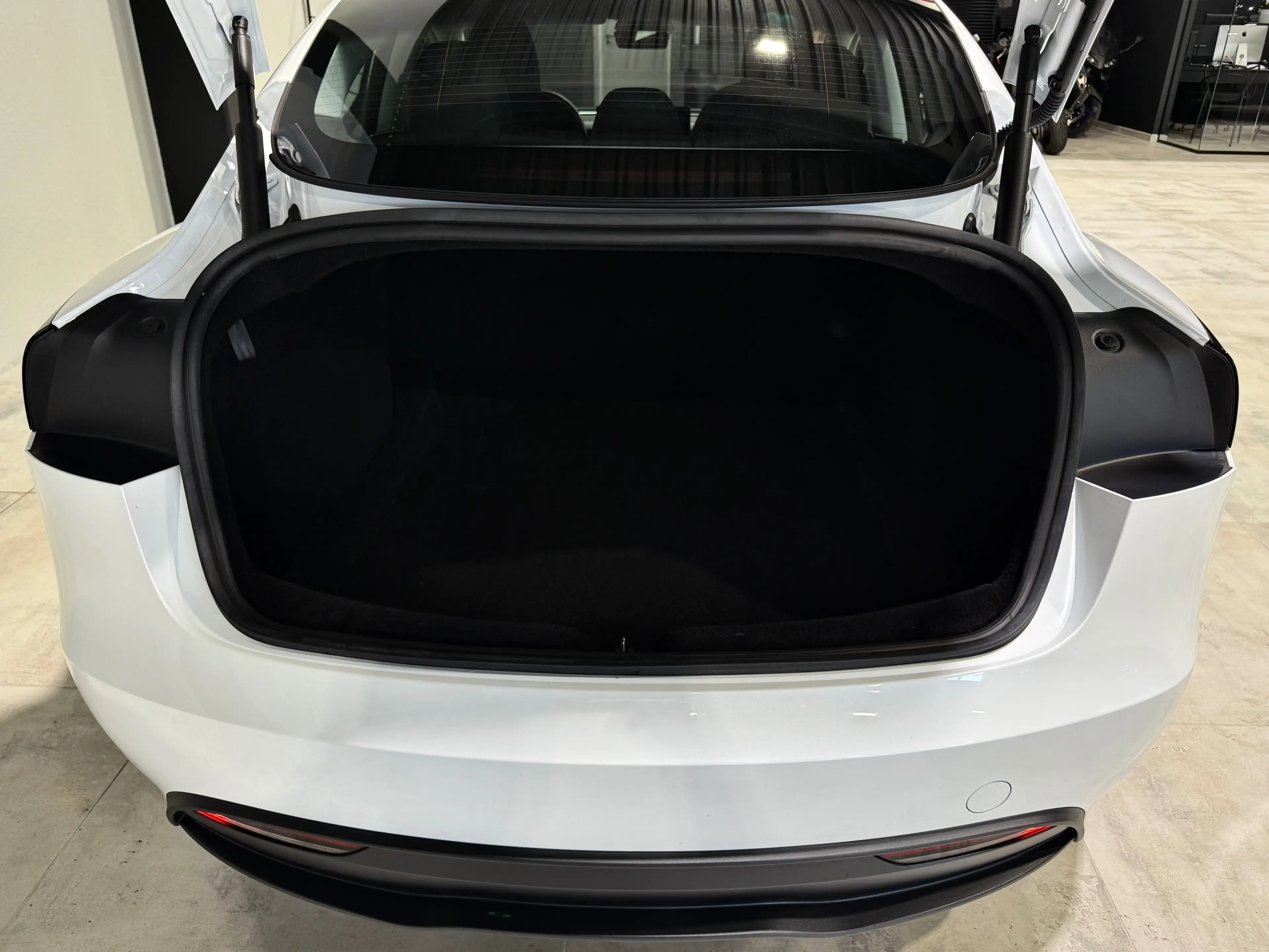 Tesla Model 3 HiGHLAND 60KWh SR+ PREMiUM !! TVA-BTW iNCLUSiEF !! "NEW MODELE" DiSPONiBLE — photo 7