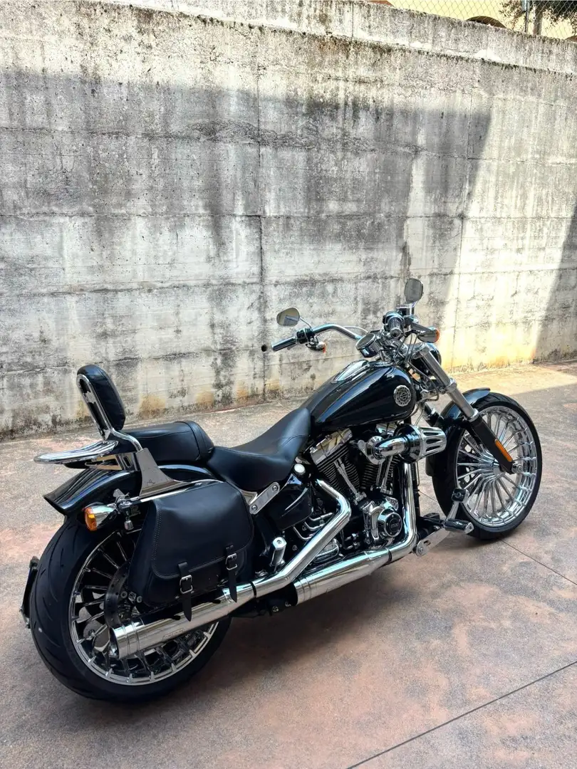 Harley-Davidson CVO Breakout Noir - 1