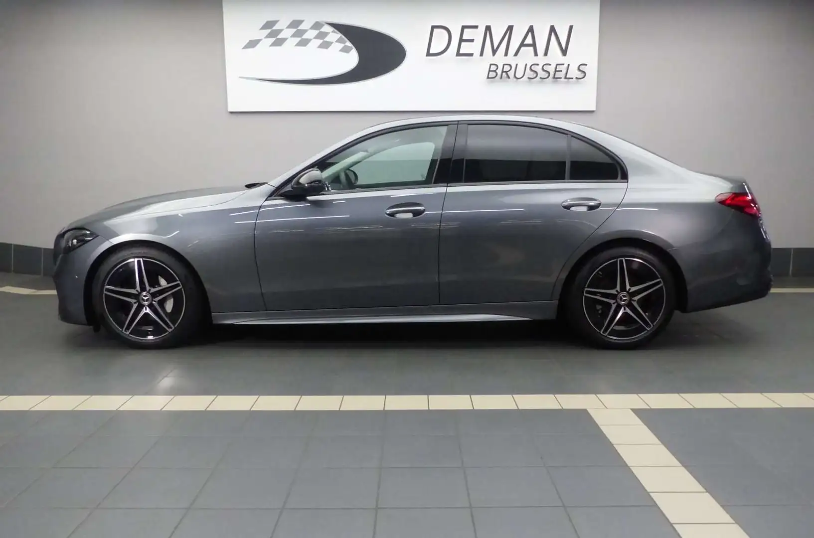 Mercedes-Benz C 180 AMG Line * Toit ouvrant * LED * caméra *CarPlay Gris - 2
