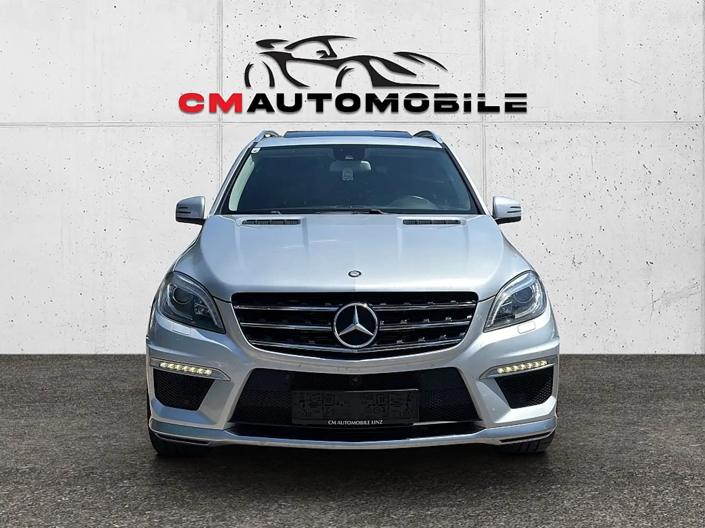 Mercedes-Benz ML 63 AMG Aut. Grau - 2