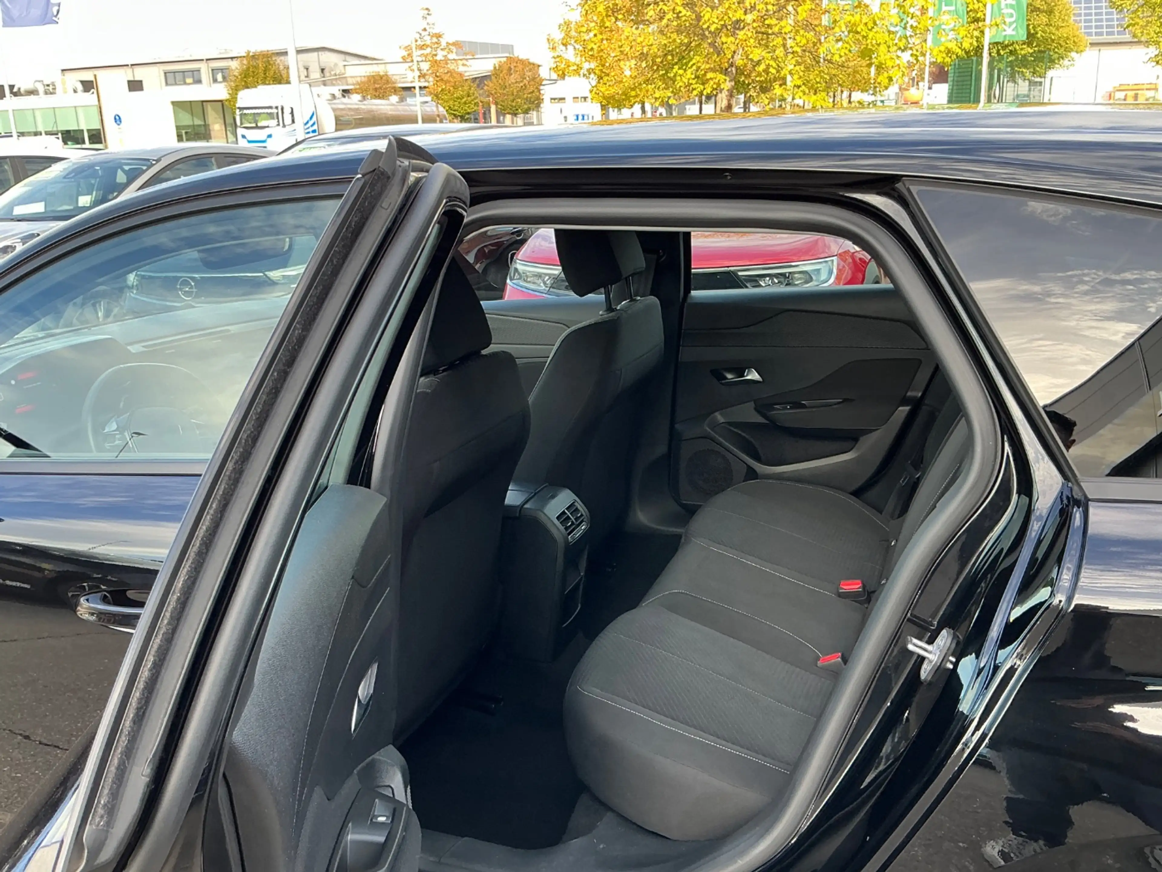 Peugeot 308 1.2 PureTech 130 SW Active Pack LED+SHZ+LM — photo 10